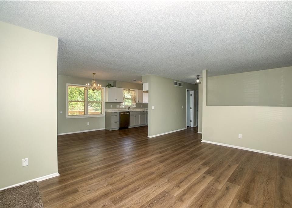 2nd image of 608 Pecan Dr