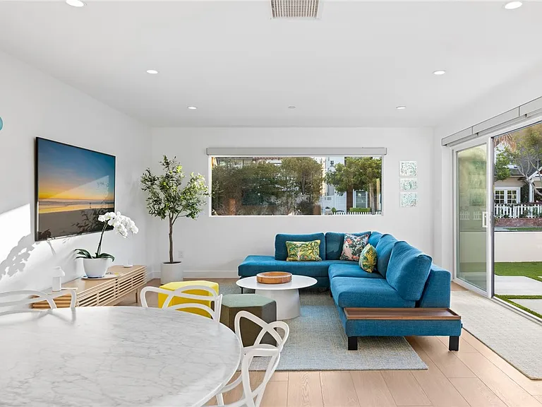 1576 E Ocean Blvd — Photo 4