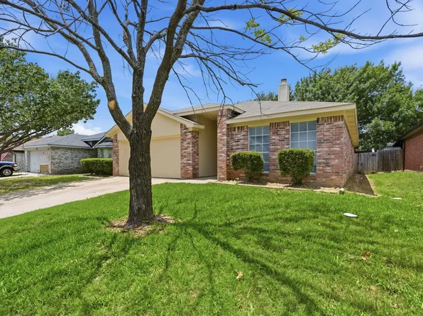 8117 Broken Arrow Rd, Fort Worth, TX 76137