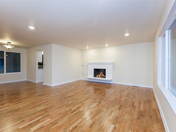 3rd image of 14229 NE 73rd St