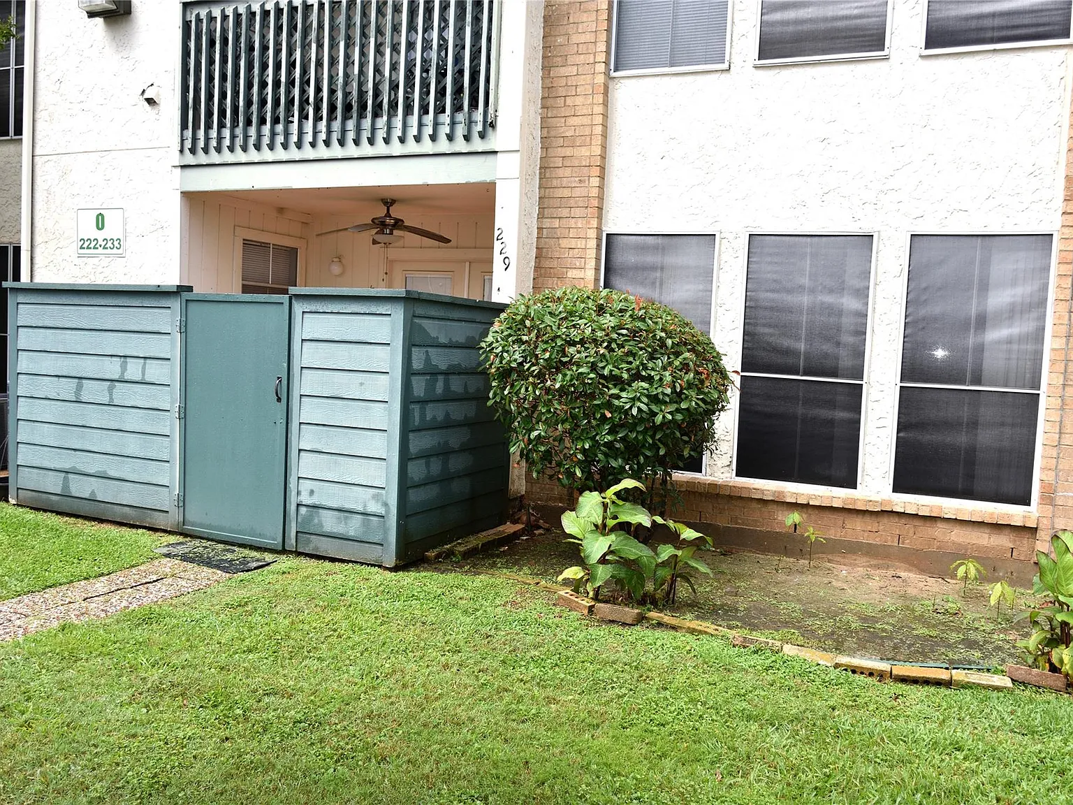 2 bed, 2.0 bath, 1001 sqft, $1,300 — Photo 2