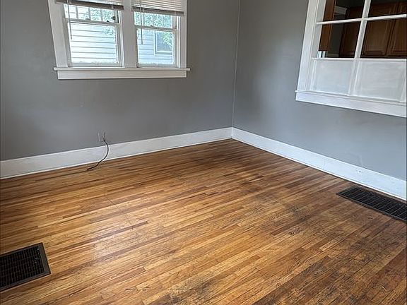 4th image of 925 22nd St