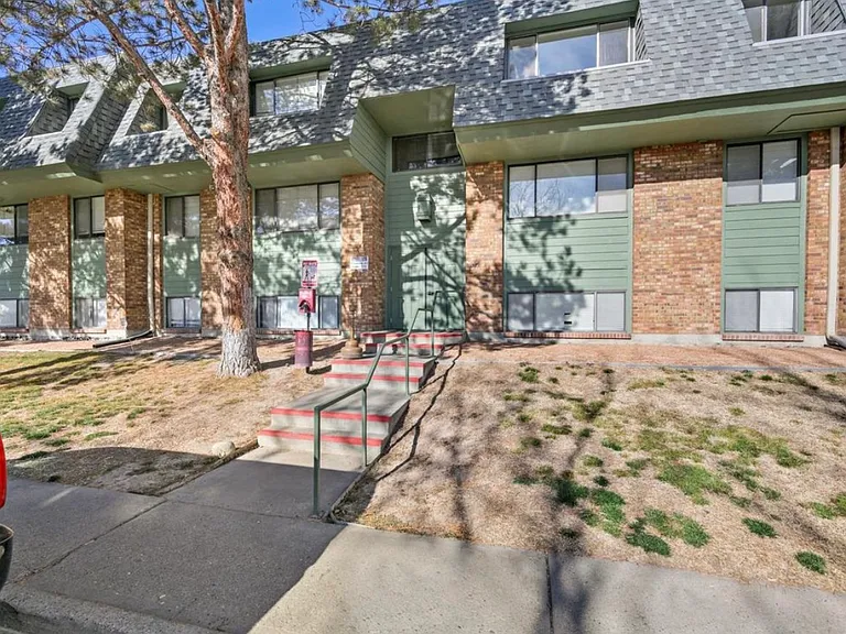 1140 Walnut Ave #11 — Photo 1