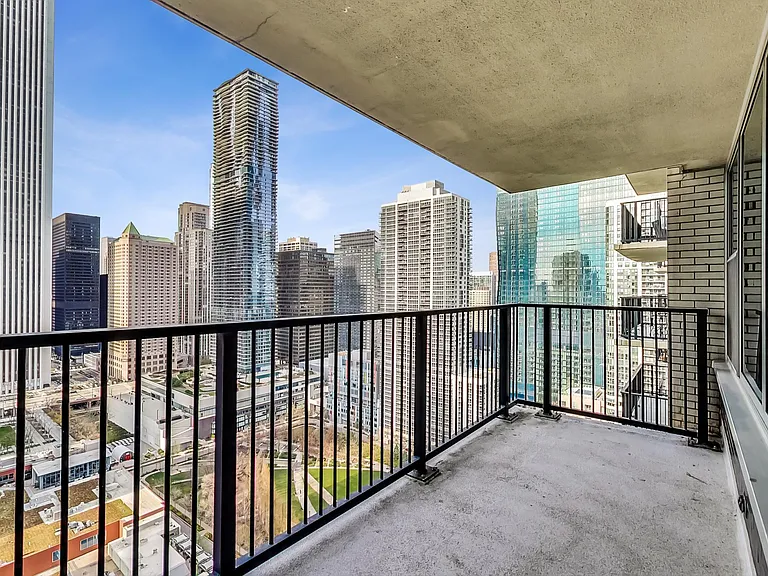 400 E Randolph St #3326 — Photo 23