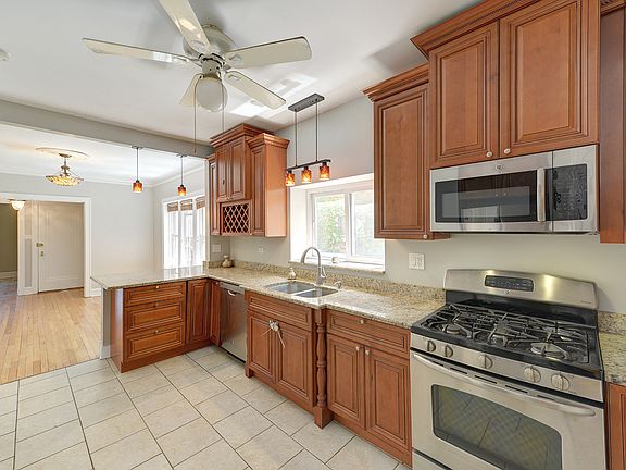 4th image of 6604 N Rockwell St