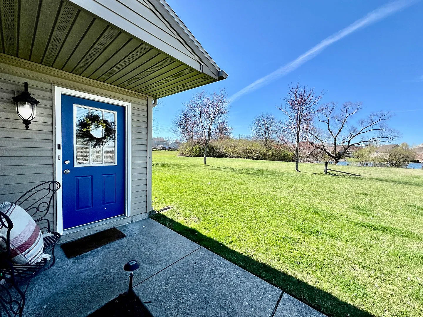 3 Bedroom 1 Bathroom Attached Home — Photo 2