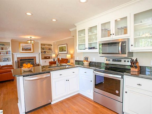 3rd image of 109 Wolf Creek Ct