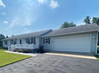 3222 S Manorway Dr, Osseo, MI 49266