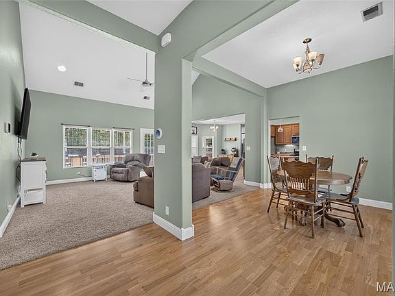 3rd image of 228 Sweet Valley Cir