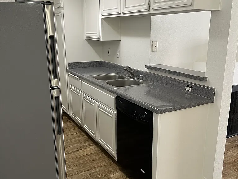 5712 Camellia Ave #103 — Photo 2