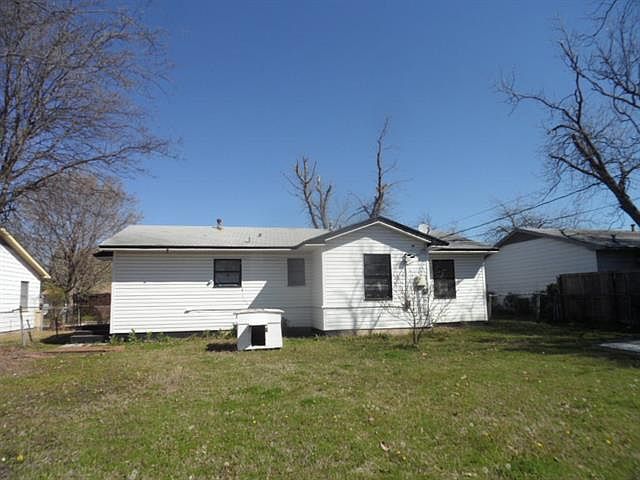2nd image of 202 E Daugherty Dr