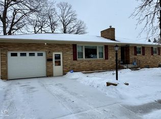 1200 N Dewey St, Owosso, MI 48867