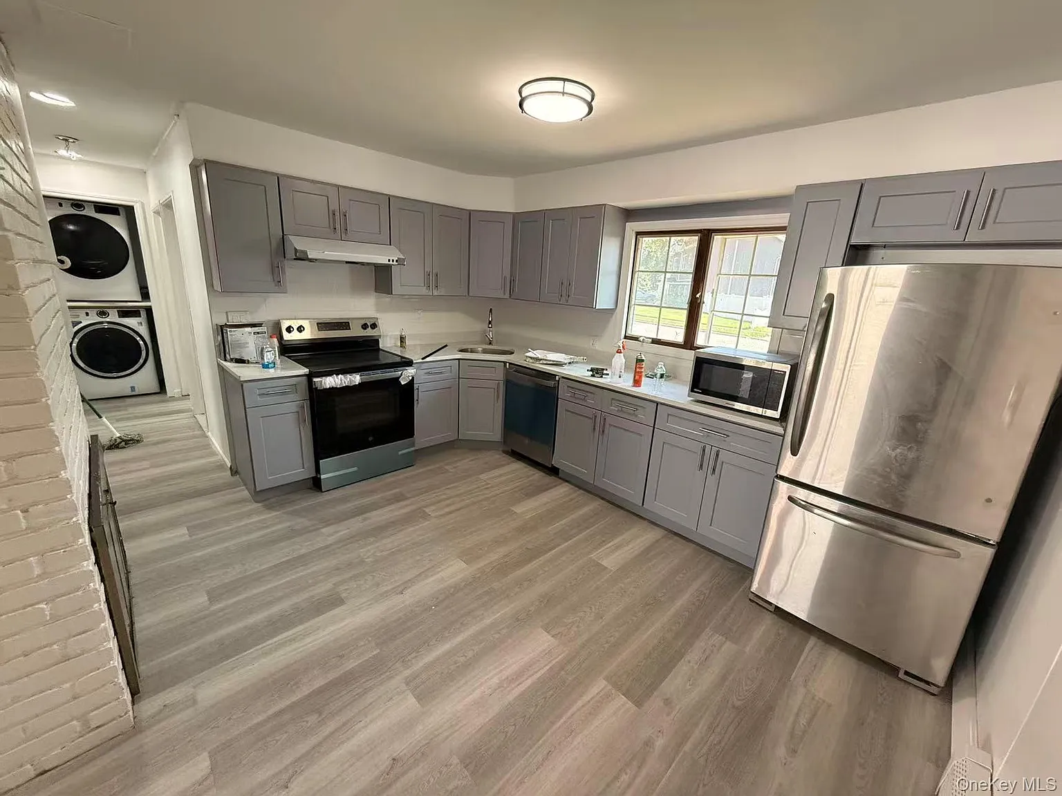 6 bed, 2.0 bath, 1850 sqft, $6,000 — Photo 2