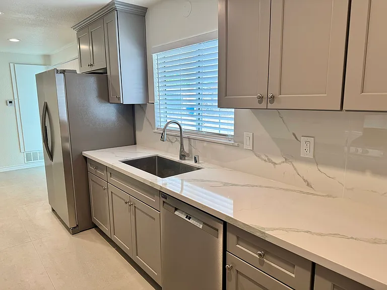 9855 Almeria Ave — Photo 4