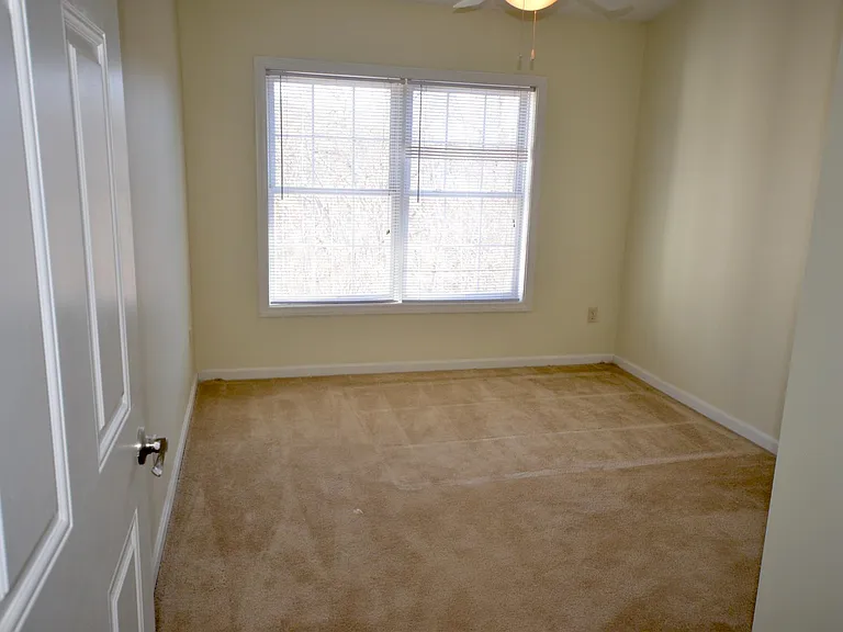Stonington Estates Apartments — Photo 53