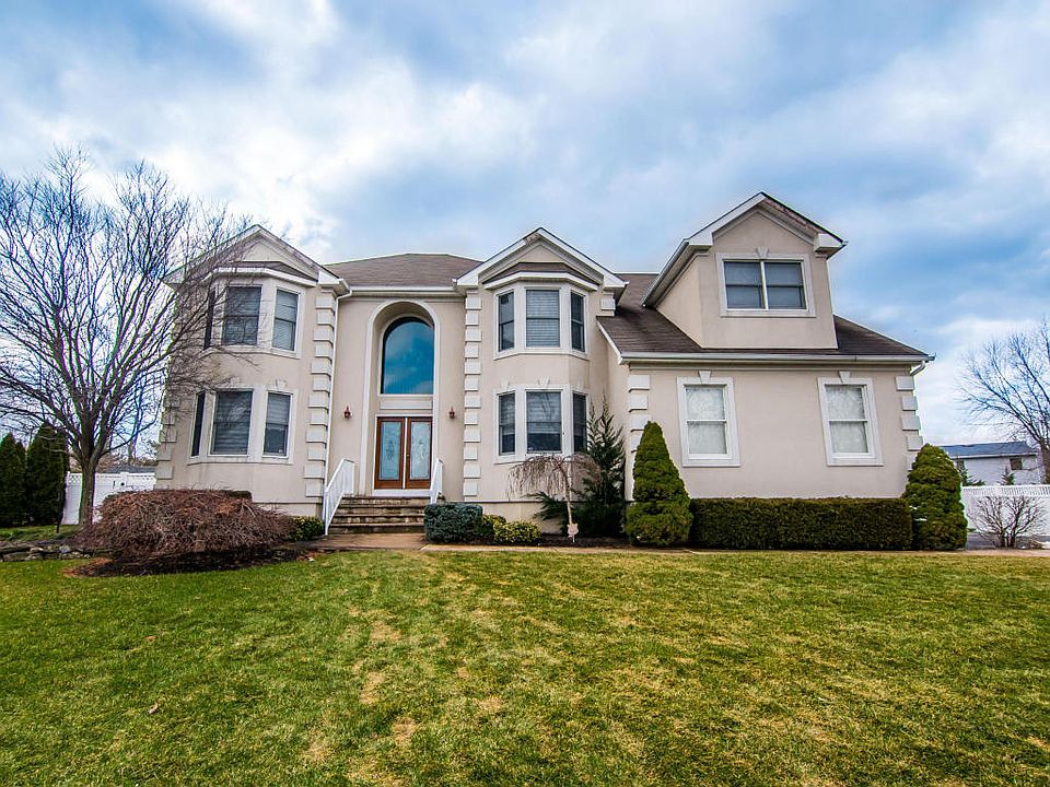 1st image of 1 Crosby Ln