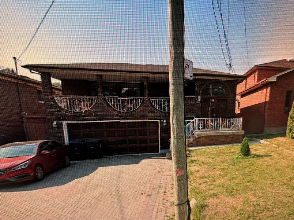 37 Irwin Rd S #MAIN FLOOR