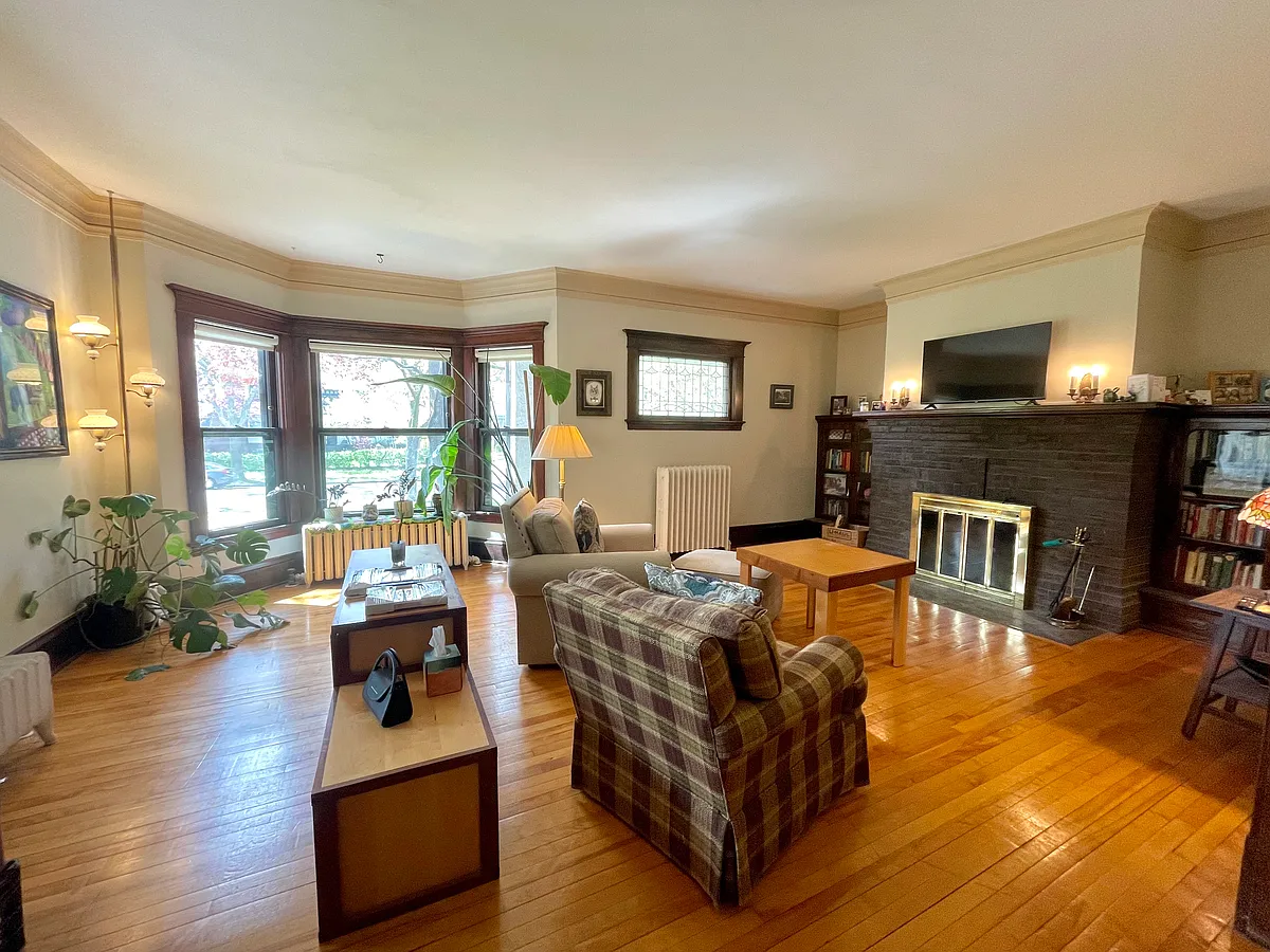 Building Photo - 2737 Irving Ave S #1
