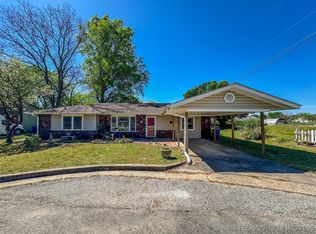 1105 W 1st St, Tahlequah, OK 74464