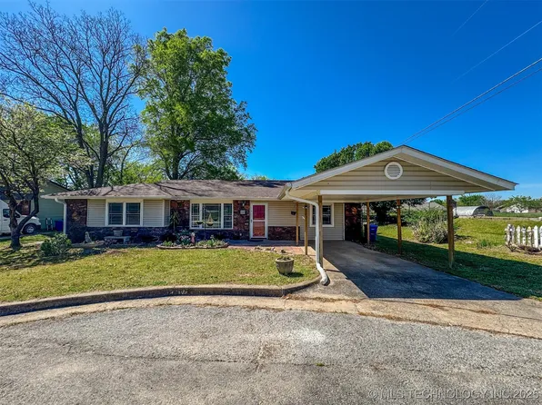 1105 W 1st St, Tahlequah, OK 74464