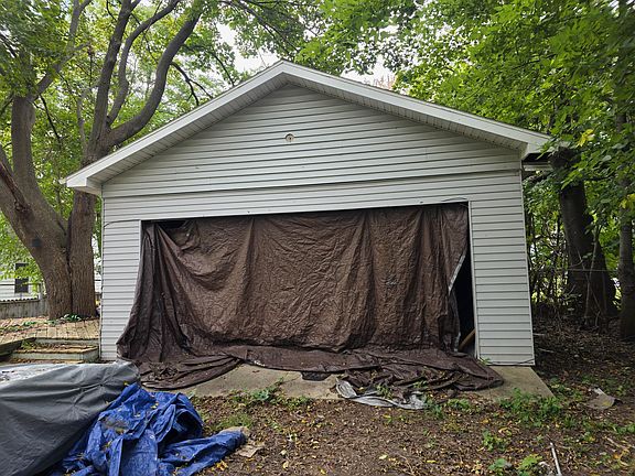 4th image of 943 Chittock Ave