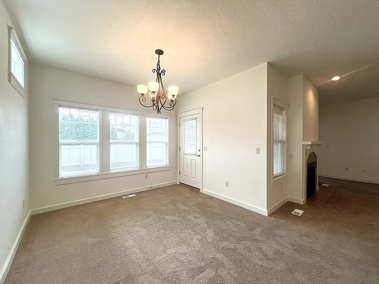 717 W Claire St — Photo 25