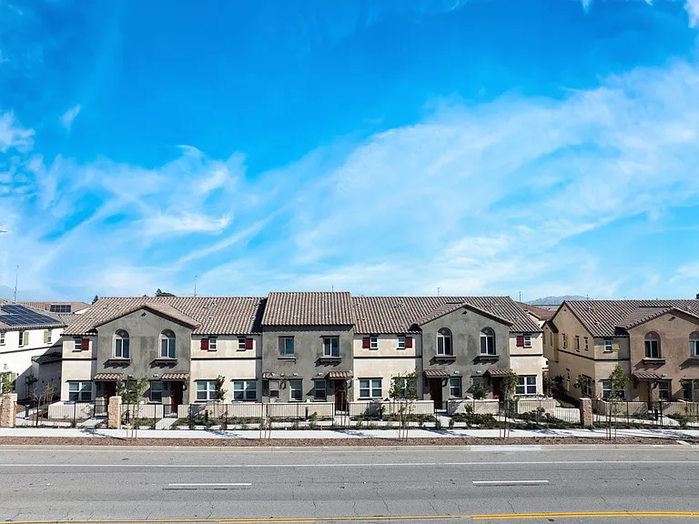 Calista Luxury Townhomes — Photo 30