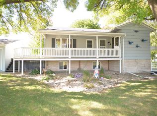 215 E Lawrence St, Dunnell, MN 56127