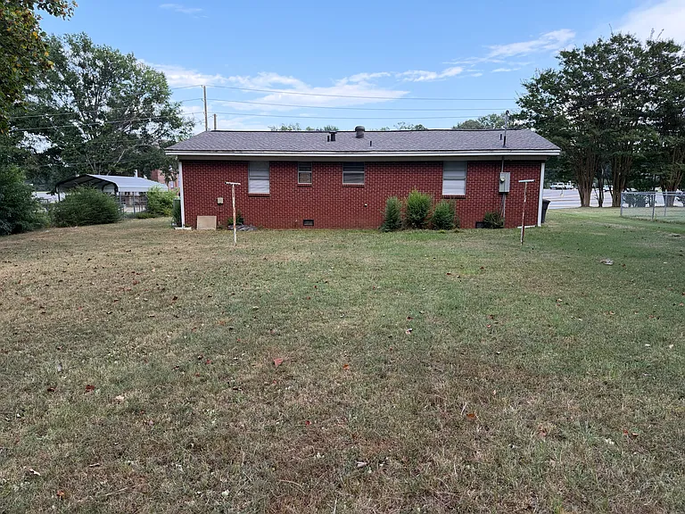 803 N Main St — Photo 4