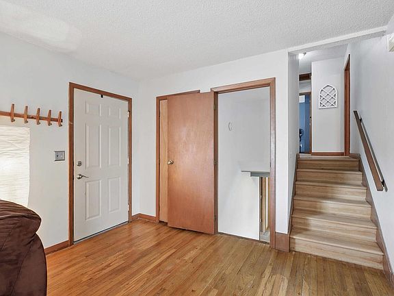 3rd image of 2948 Oxford Dr