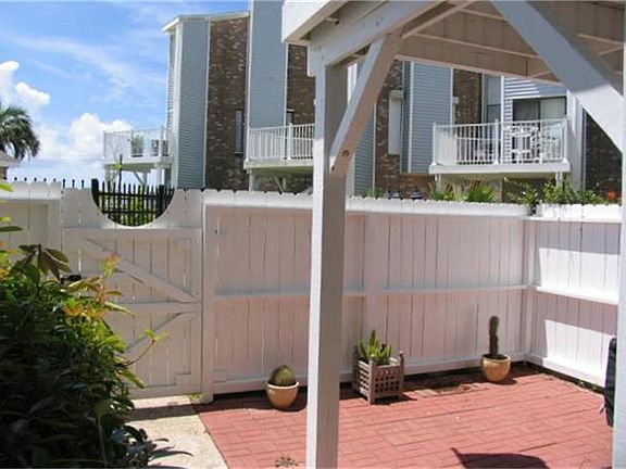 4th image of 220 Seawall Blvd E