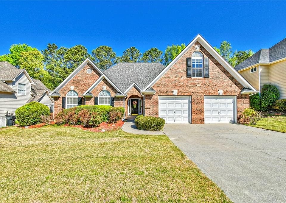 1st image of 820 River Valley Dr