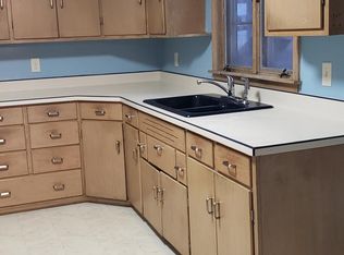 16 N Elm Ave, New Hampton, IA 50659