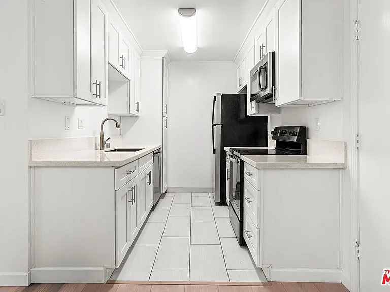 1114 12th St #104 — Photo 3