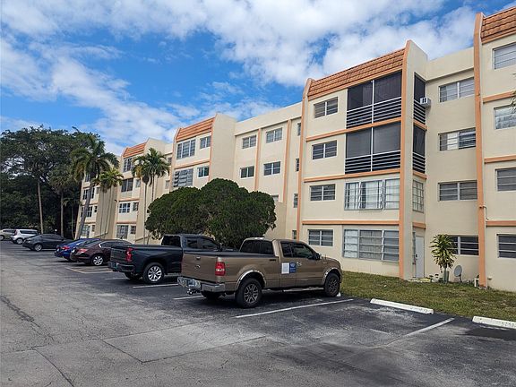 2nd image of 2551 NW 41st Avenue #306