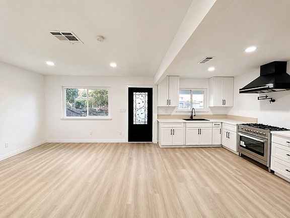 2nd image of 444 N 5th Ave