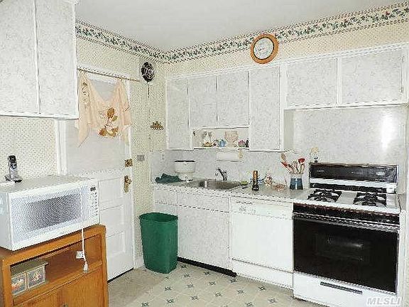 4th image of 31 Jackson Ave