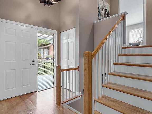 3rd image of 19W253 Ginger Brook Dr N