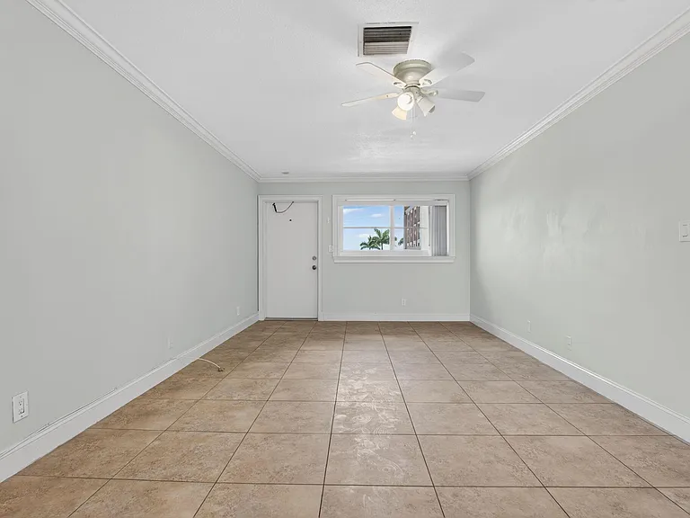 941 Crystal Lake Dr #302 — Photo 8