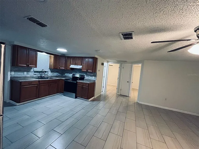 5323 Satsuma Dr — Photo 9