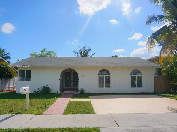 809 SW 10th St, Hallandale Beach, FL 33009