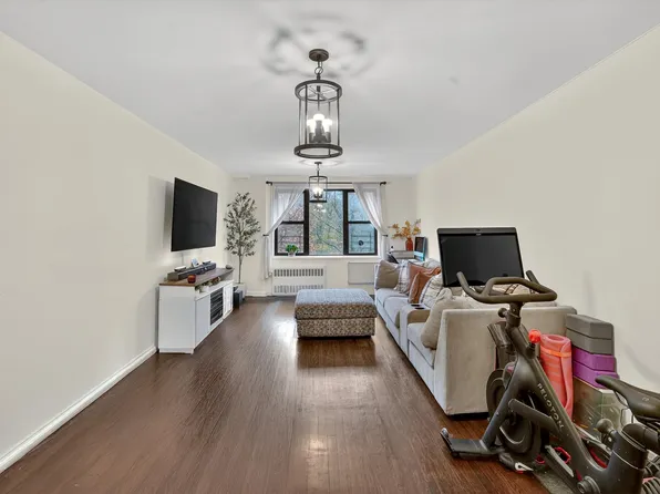 6495 Broadway image 10 of 32