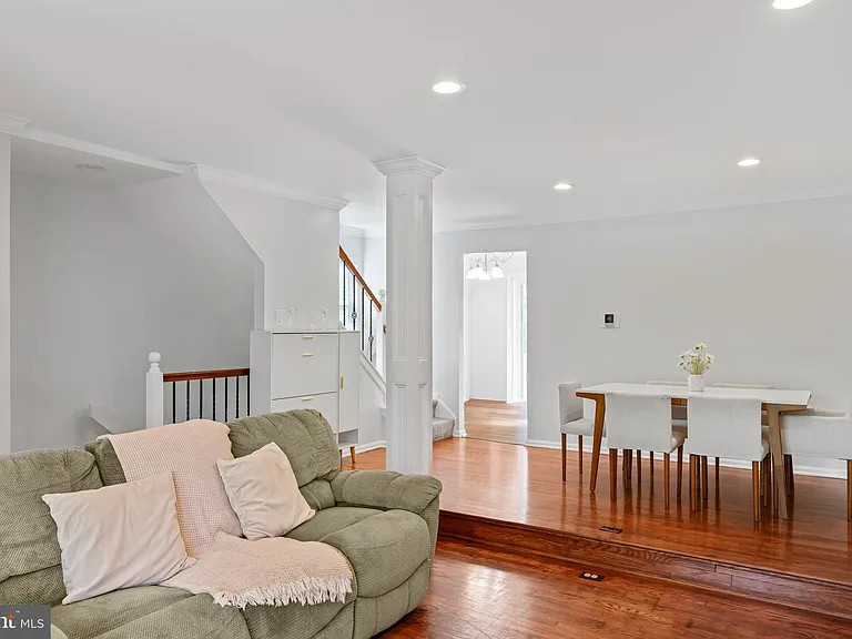10267 Green Holly Ter — Photo 8