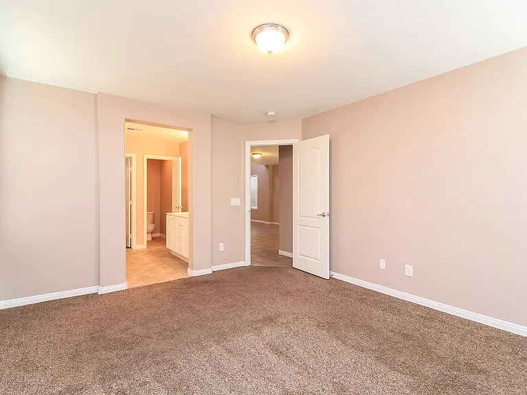 11758 Bergamo Ct — Photo 9