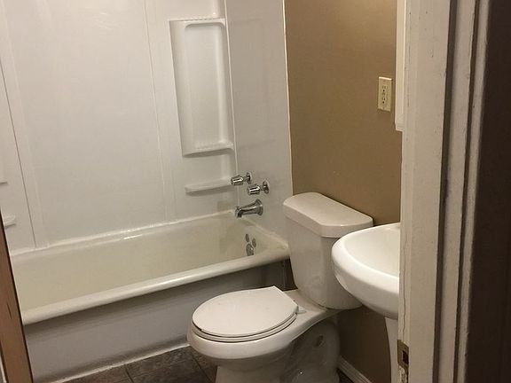 5th image of 112 E Goetz Ave