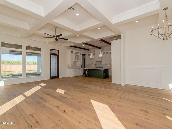3rd image of 105 Canary Palm Way