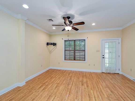 3rd image of 109 Plantation Ridge Dr
