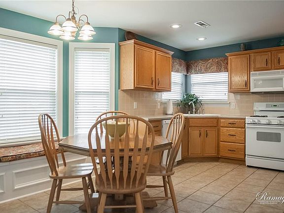 5th image of 1614 N Fieldstone Ave