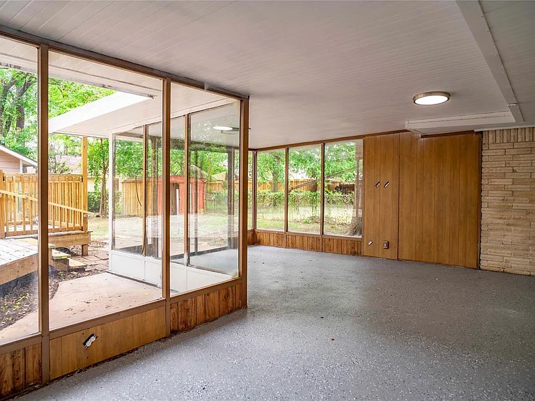 9214 Woodland Oaks Dr — Photo 12