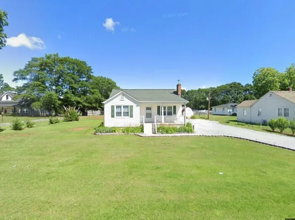 1561 Old Furnace Rd, Boiling Springs, SC 29316